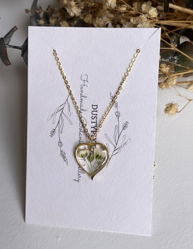 Baby’s breath Gypsophila flower dainty heart necklace