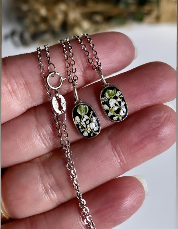 Sterling silver dainty flower necklace