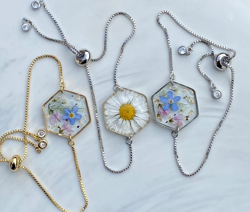 Slider bracelet with real pressed flowers