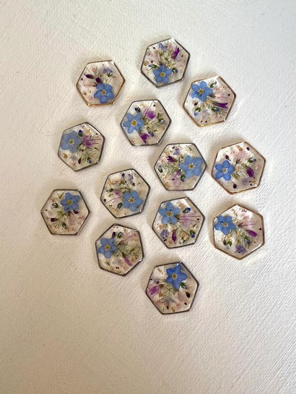 Slider bracelet with real pressed flowers