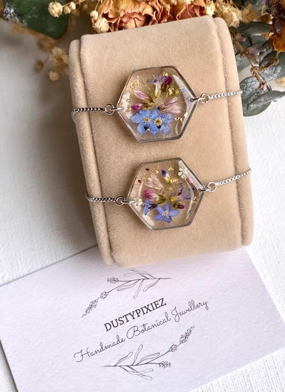 Slider bracelet with real pressed flowers