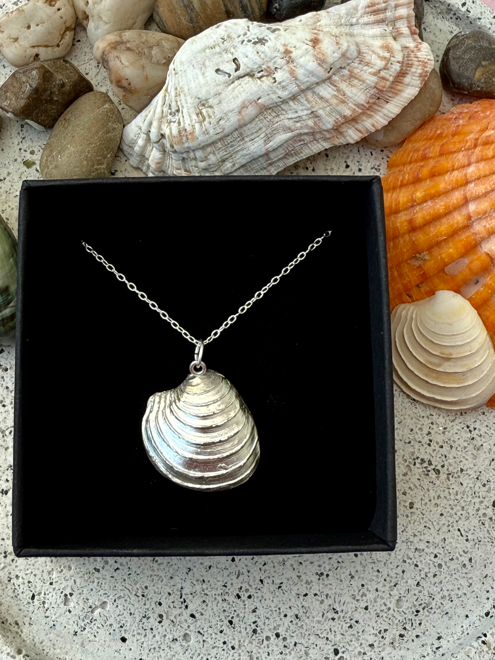 Venus Clam Shell Necklace