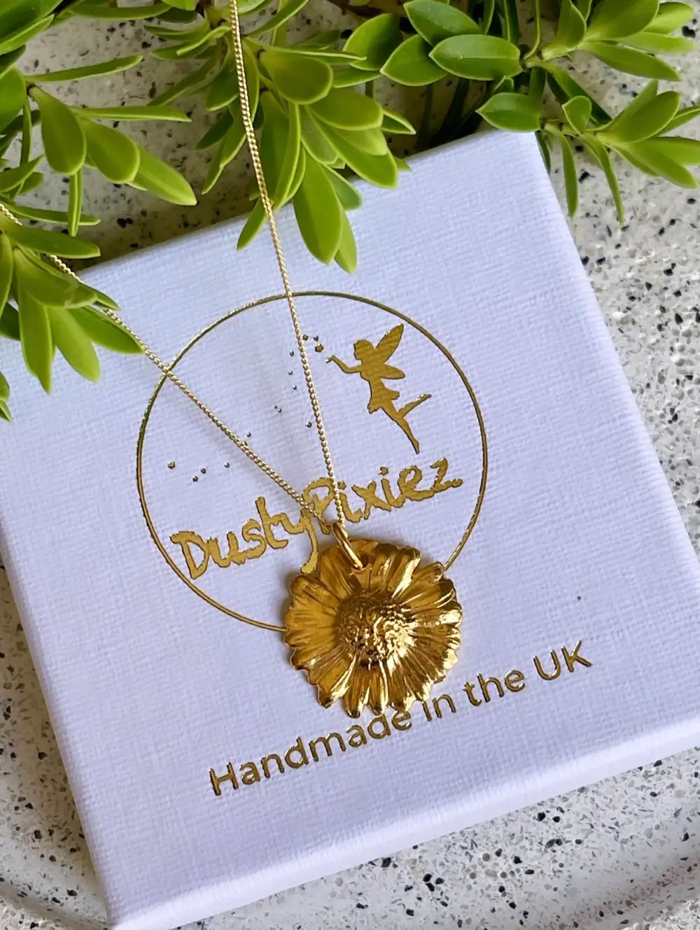 Gold Daisy Necklace